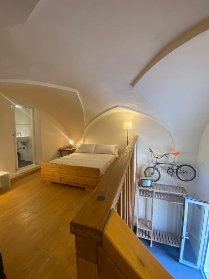 Bric A Brac Eclectic Rooms Uggiano La Chiesa Bagian luar foto