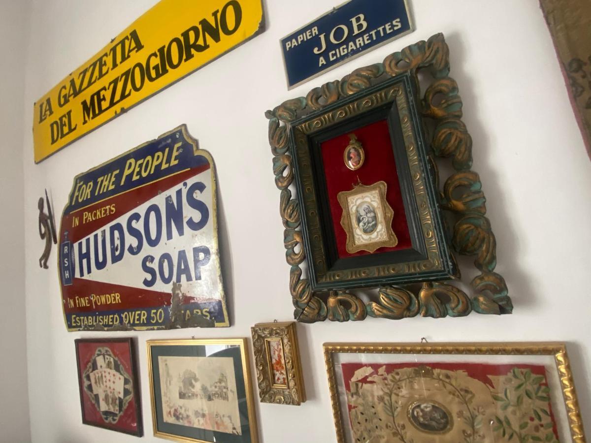 Bric A Brac Eclectic Rooms Uggiano La Chiesa Bagian luar foto