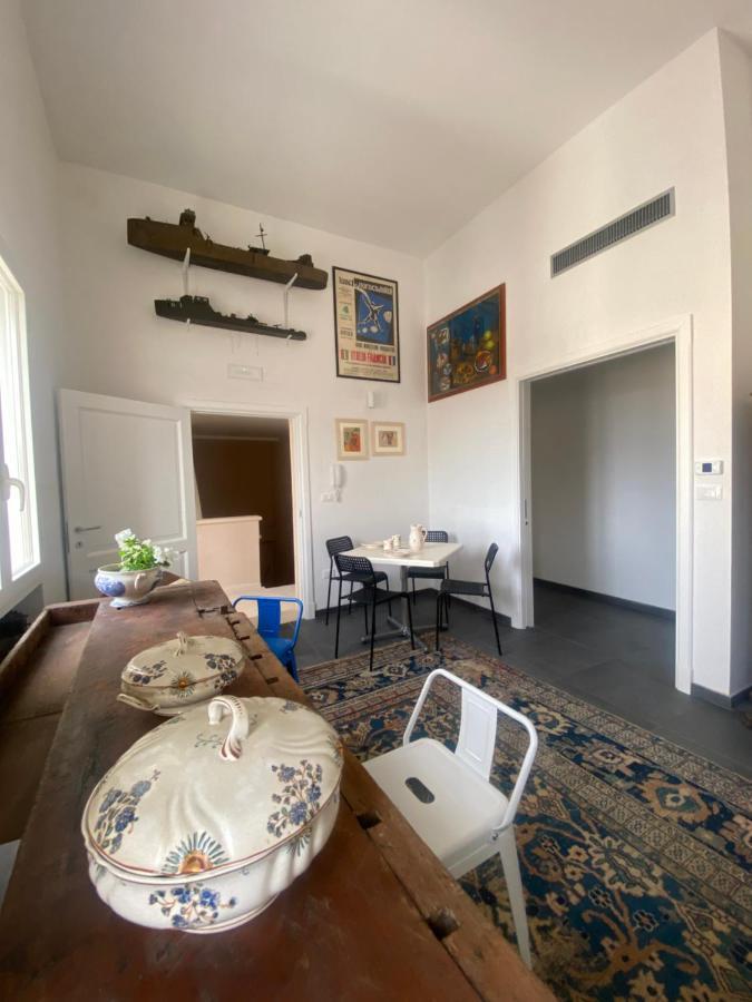 Bric A Brac Eclectic Rooms Uggiano La Chiesa Bagian luar foto